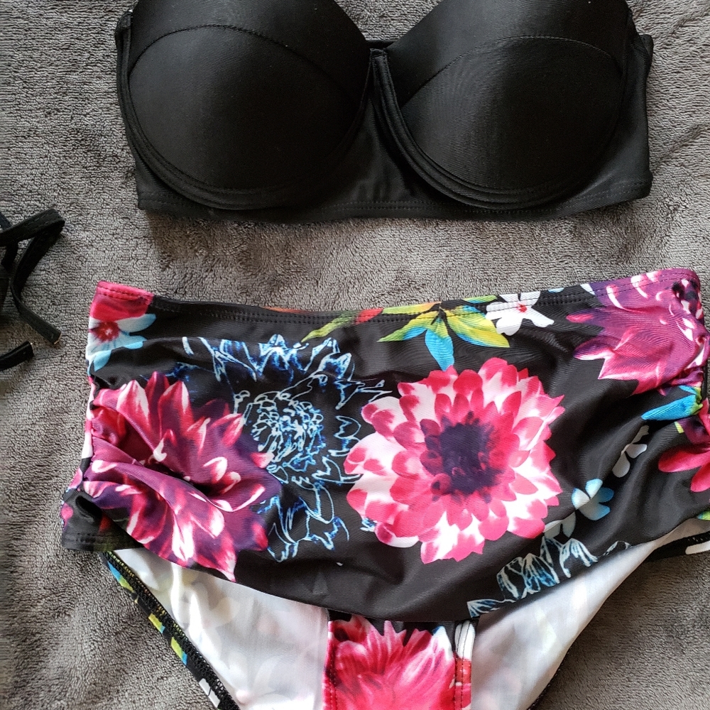 Bikini Set - Picture 3 of 4